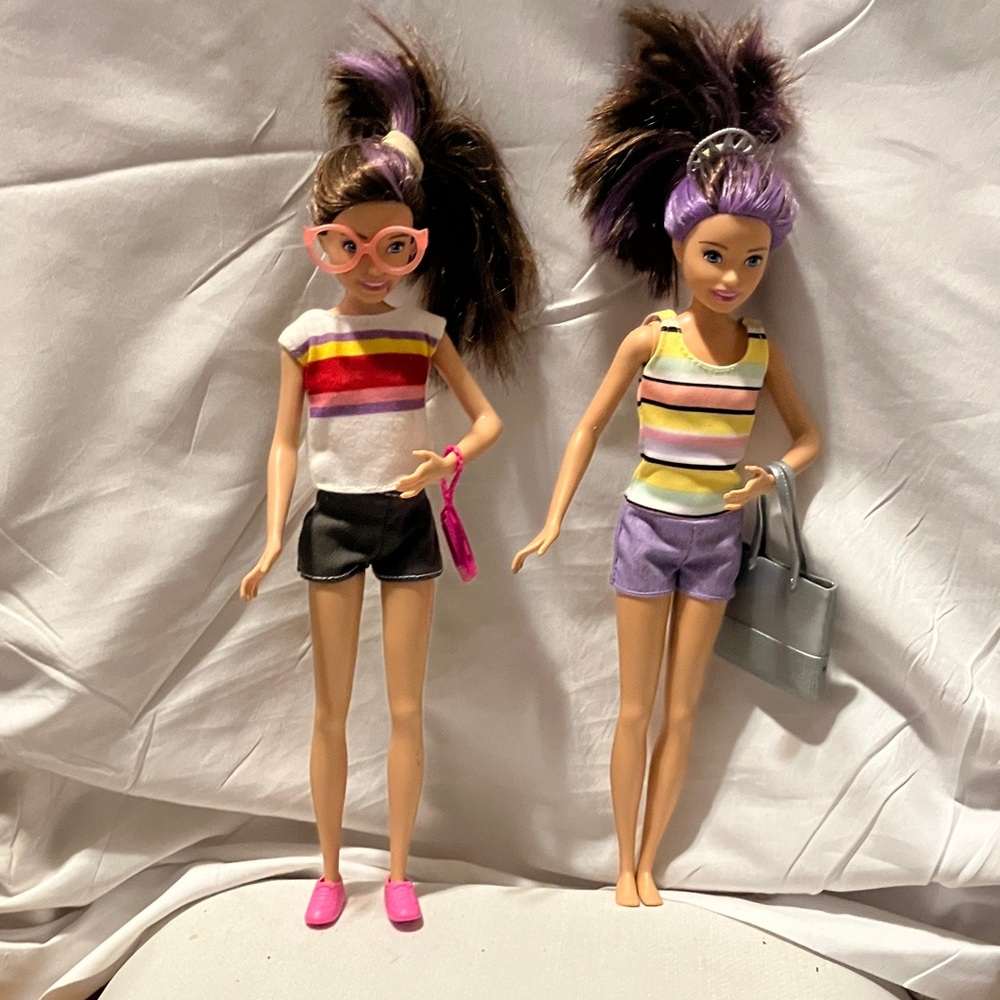 Mattel 2016 Twin 11” dolls with purple hair n casually dressed. In great